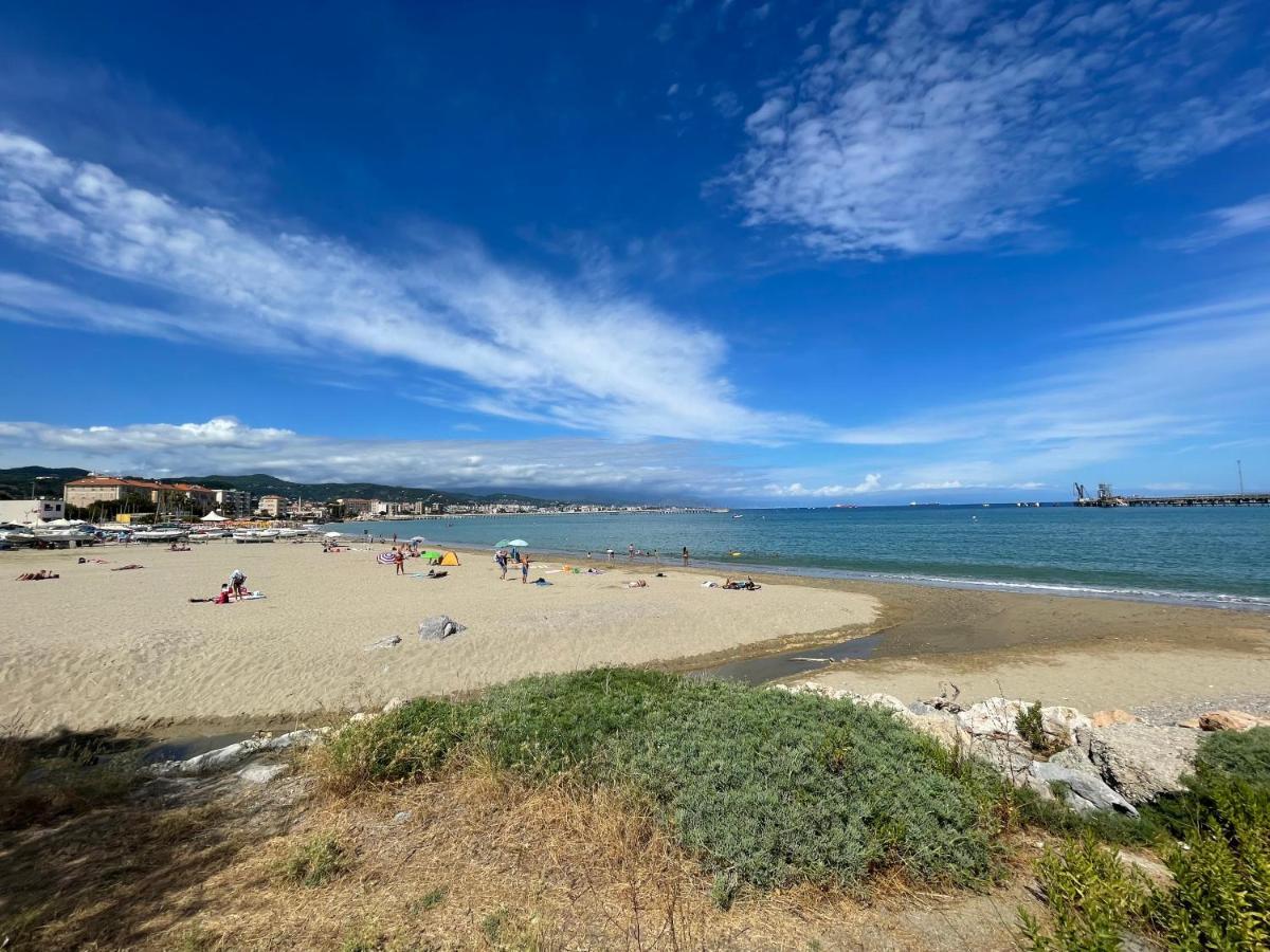 Summer Vado Ligure Luaran gambar