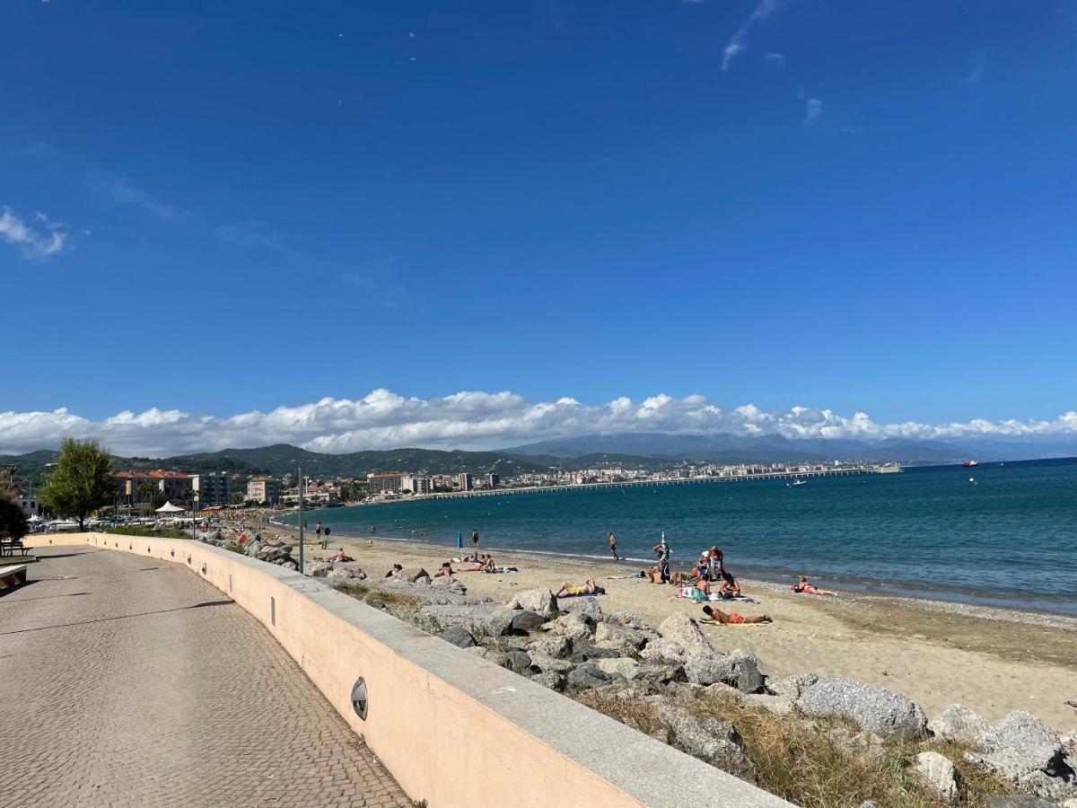 Summer Vado Ligure Luaran gambar